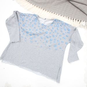 crown & ivy | Gray Raw Edge Printed Sweatshirt